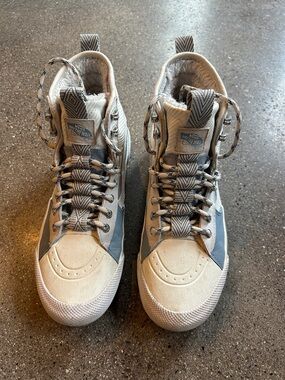 Vans High-Top Sneakers in Cream and Gray with Patterned Laces